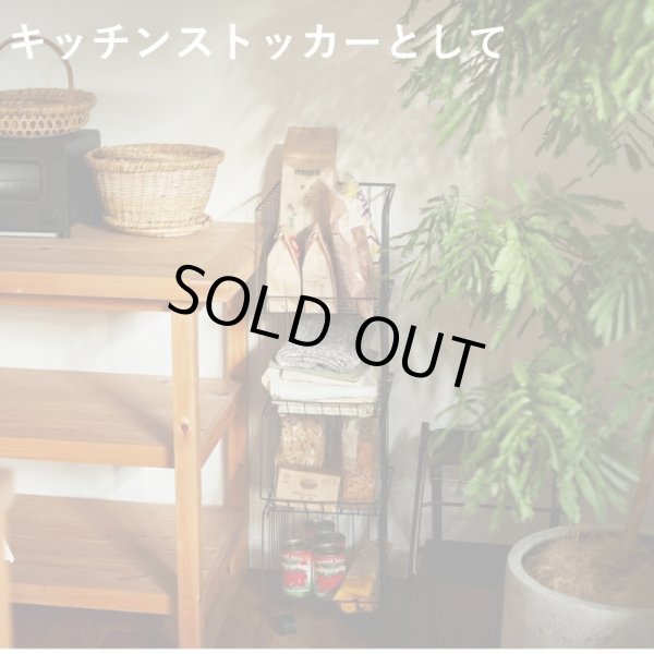 画像3: スタイリッシュなワイヤーバスケットワゴン ４段 積み重ね可能 モダンデザイン 強度・耐久性の高いスチール製のキャスターワゴン ショップ用什器 (3)