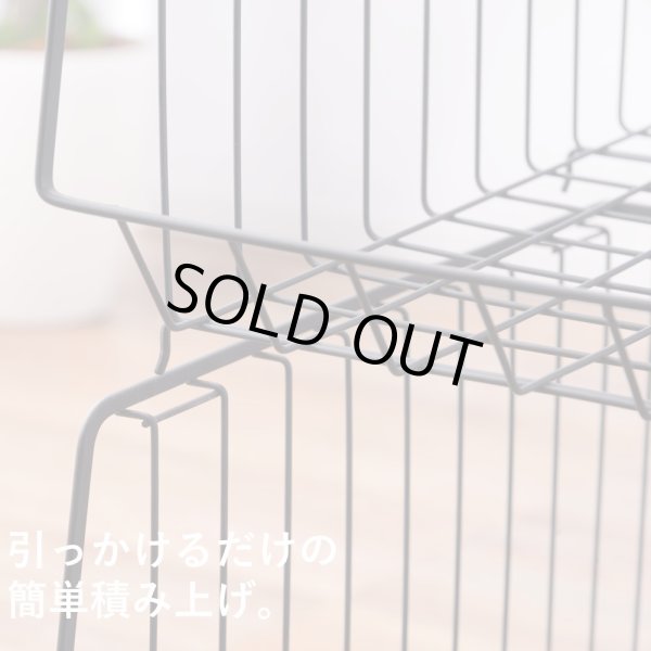 画像7: スタイリッシュなワイヤーバスケットワゴン ４段 積み重ね可能 モダンデザイン 強度・耐久性の高いスチール製のキャスターワゴン ショップ用什器 (7)