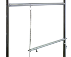 チェーン式2段バー　ハンガーラックの半分だけを2段にできるチェーン式2段バー。長いコートとシャツを一緒にかけることも。伸縮式。